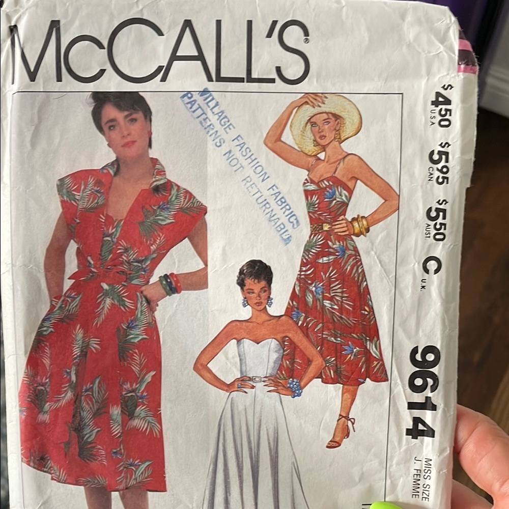 Assorted Vintage Sewing Patterns - Picture 2 of 8